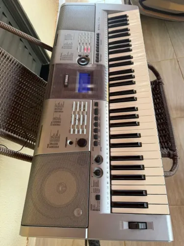 Teclado Yamaha YPT-400