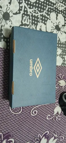 Chuteira umbro 40/41 nova