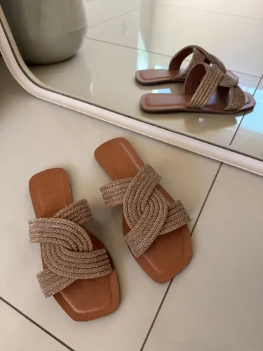 Sandália com brilho