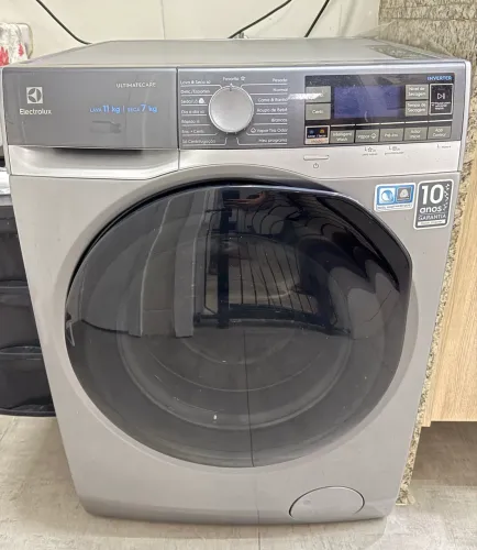 Lava e Seca Electrolux 11Kg Inox Perfect Care Inverter com Água Quente/Vapor (LSW11)
