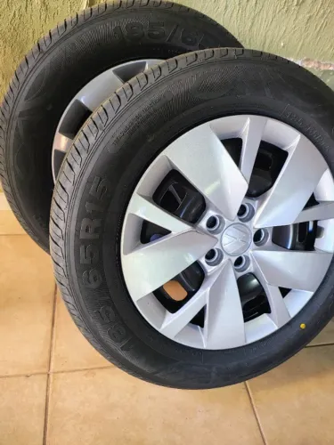 Jogo de rodas com pneus para Polo