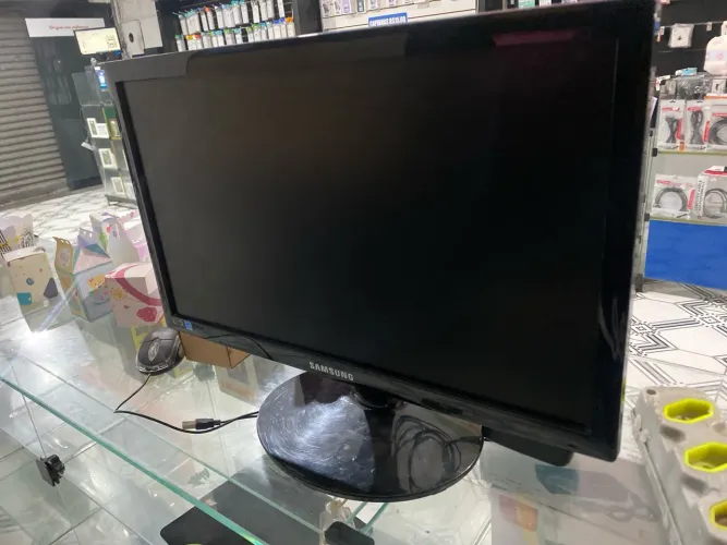 Monitor de 18.5 polegadas da linha SyncMaster. Modelo: S19A300B