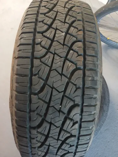 Vendo pneu Pirelli 245/65/17 Scorpion