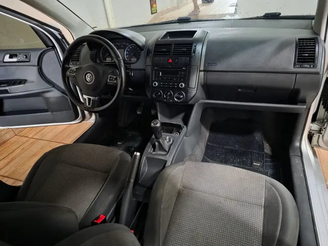 Volkswagen Polo Sedan 1.6 MI Total Flex 8V 4P 2013