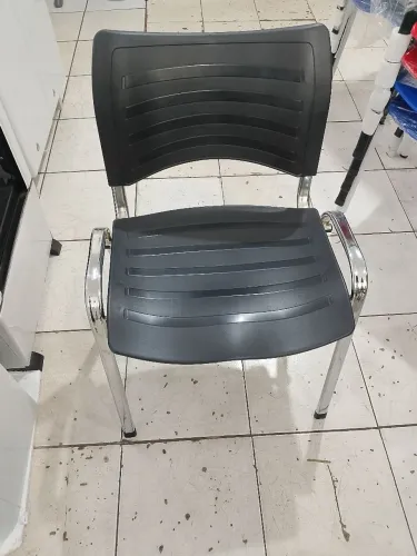 Cadeira fixa estrutura cromada