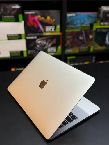 MacBook Pro m2