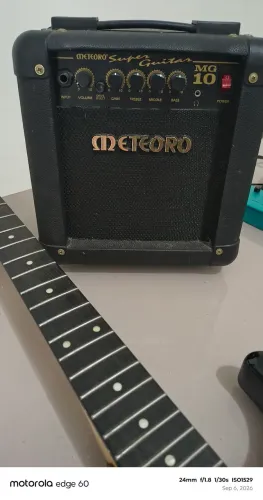 Guitarra Tagima + cubo MG10 Tagima.