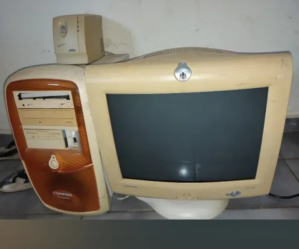 Computador usado e antigo