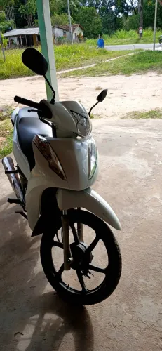 Vendo essa linda moto Biz 110 cc do ano 23/24 único dono zapp *