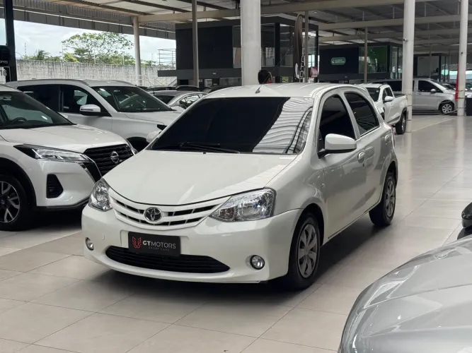 Toyota Etios X 1.3 Flex 16V 5P Mec. 2014