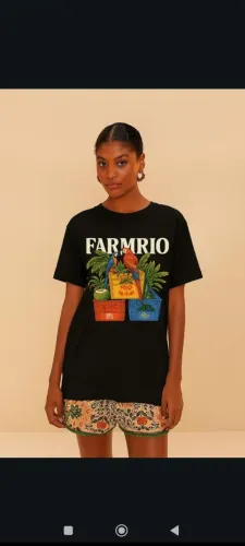 Camisa feminina Farm Rio preta caixas + Araras coleção verão 2026