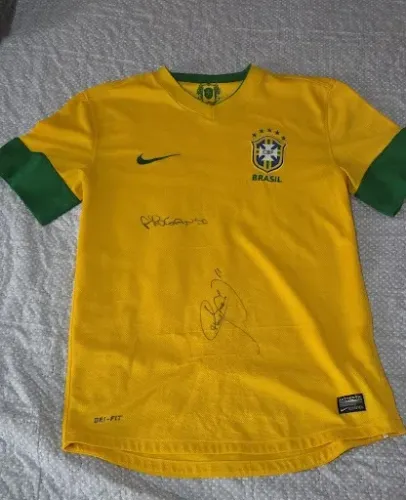 Camisa Brasil 2011 Original Jogador Autografada Neymar e Ganso