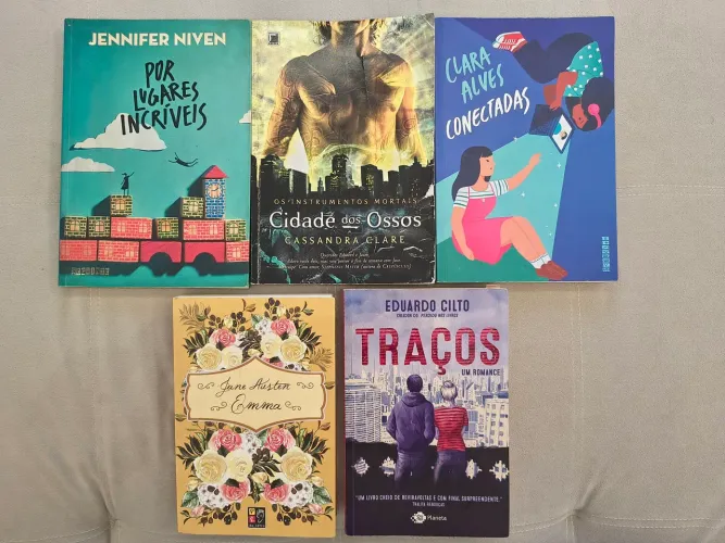 Kit de livros usados (Emma, Traços, Conectadas, Cidade dos ossos e Por lugares incríveis)