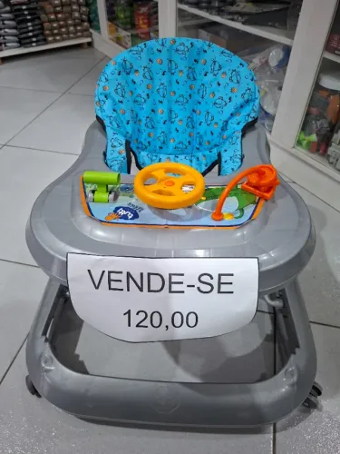 Andador infantil seminovo