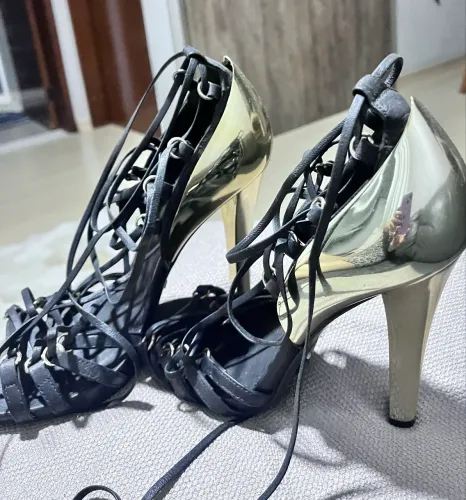 Sandália Schutz 37 super fashion 