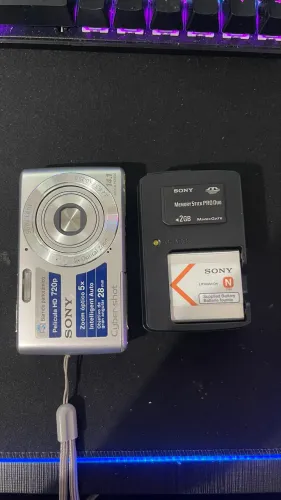 Câmera Sony prata modelo w620 completa