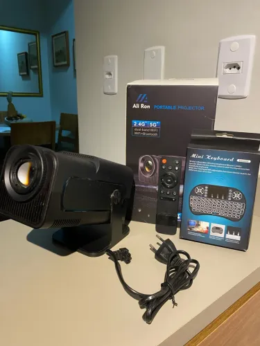 Vende se projetor Ali Ron 2,4G 5G, WiFi e Bluetooth, ultra HD