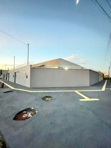 Casa de esquina com 3 quartos -Nova , nunca habitada