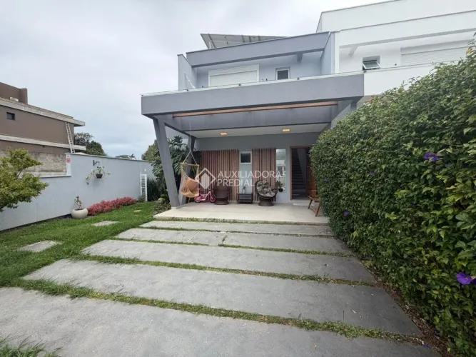 Casa loteamento Pamplona com 3 suítes