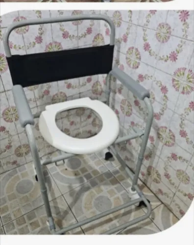 Cadeira de rodas para banho 