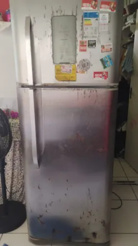 Geladeira frost free com avaria