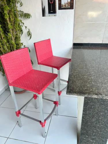 Cadeiras fibra sintética e alumínio 