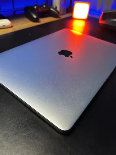 MacBook Pro 2017 | 256 GB | 20 ciclos | Manutenção realizada na Apple