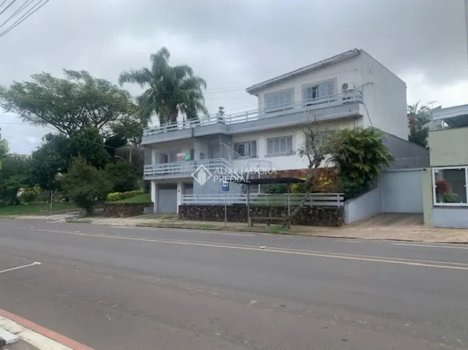 Casa residencial à venda no bairro Vila Ipiranga com 350m² e 4 dormitórios/quartos.