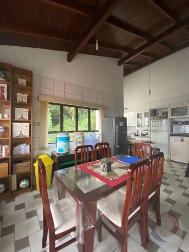 Casa Residencial de 5 quartos no bairro Centro