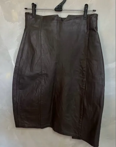 Saia de couro legítimo, vintage c.g.c tamanho 36