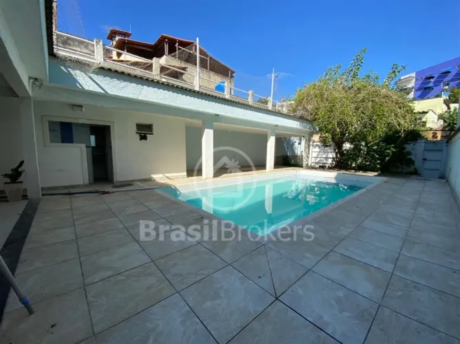casa com 3 suites, quintal e piscina