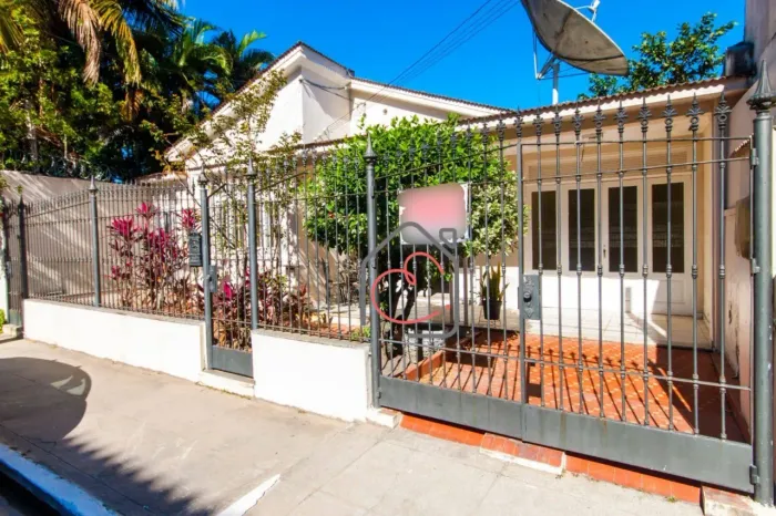 Casa com 3 dormitórios à venda, 240 m² por R$ 740.000,00 - Imbetiba - Macaé/RJ