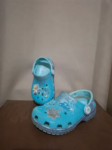 Crocs infantil Disney Frozen Elza azul com glitter tamanho 25