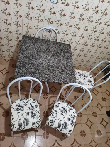 Mesa 4 cadeiras