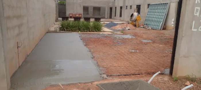 Pedreiro geral realizo todo tipo de serviço relacionado a construção civil 