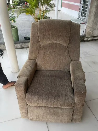 Poltrona reclinável R$300