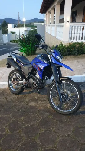Lander 250 muito nova segundo dono