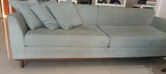  Sofá Verde Claro/Cinza com Tecido Removível e Pés de Madeira - 232cm