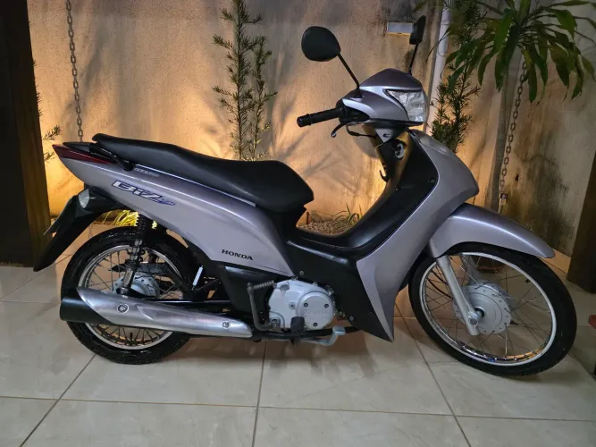 Honda Biz 125 ES Prata