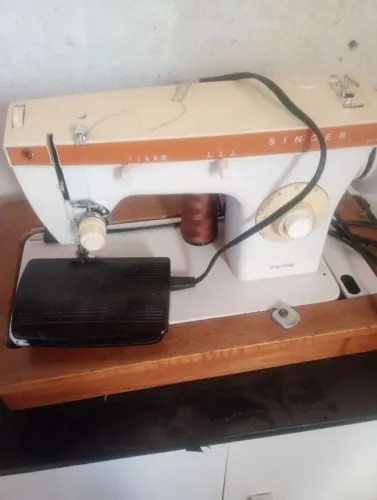 Vendo máquina de costura em ótimo estado