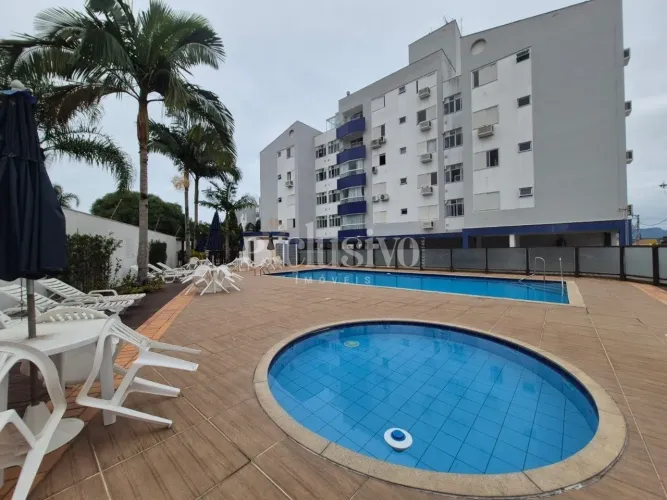 Apartamento com 2 Dormitórios no Condomínio Residencial Marazul - Abraão, Florianópolis/SC