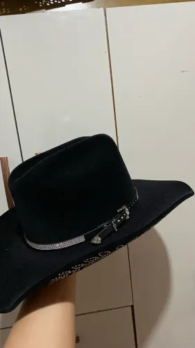 Chapéu feminino Rei Gado Preto com Detalhes Brilhantes - Seminovo