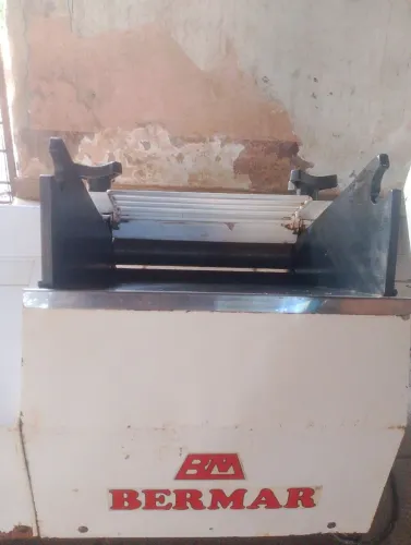 Vende uma masseira de 5 kg e um cilindro