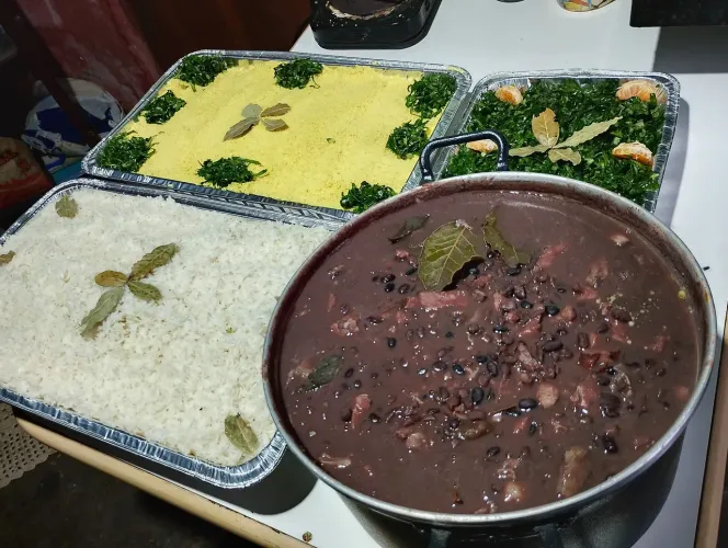 Feijoada simples e completa 