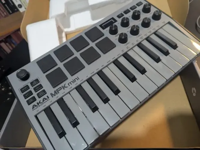 Controlador Midi - AKAI MPK mini - Special Edition