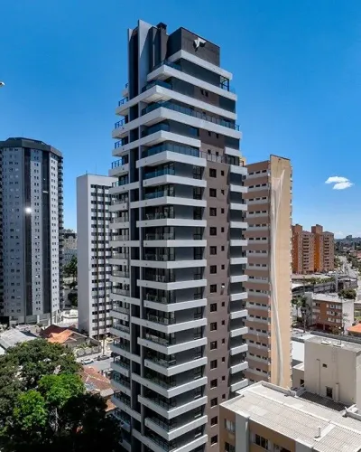 Apartamento no Cabral / 99,62m² / 3 quartos sendo 1 suíte / sacada com churrasqueiria / 1 