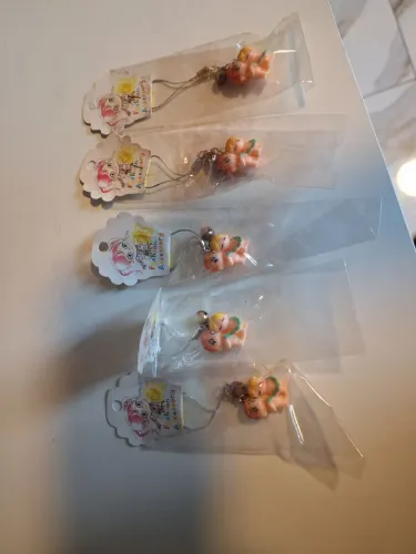 Kit com 6 mini chaveiros .1 unidade de cada