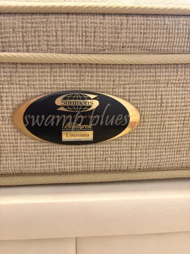 Cama box completa com colchão premium, de altíssima qualidade e muito confortável.