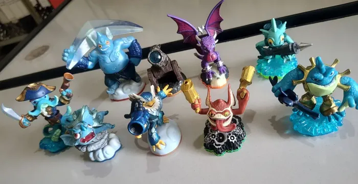 Lote bonecos Skylanders 9 unidades