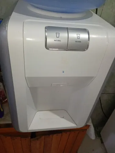 Estou vendendo esse Bebedouro Eletrolux em perfeitas condições.
